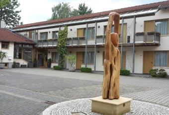 Port Inn Hotel allows 18 year olds to book a room