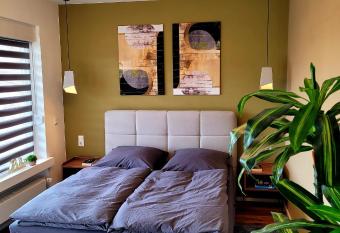 Top Modernes Rhein Apartment Vallendar mit Balkon allows 18 year olds to book a room