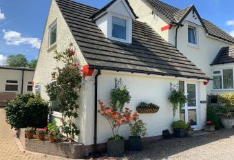 LLanwenarth Cottage a beautiful place to just be. allows 18 year olds to book a room