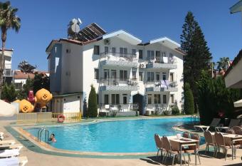 papaya apart B5 allows 18 year olds to book a room