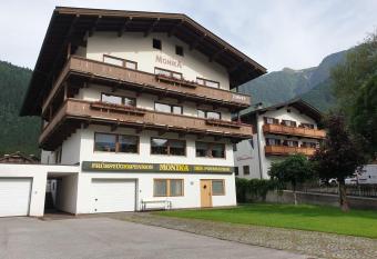 Haus Monika und Haus Claudia has Balcony rooms