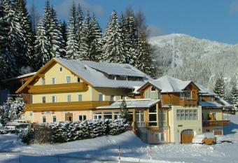 Hotel Gasthof Buchbauer has Balcony rooms