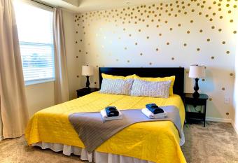 !3B2B! Beautiful Lake View! Baby Friendly! FREE WATER PARK! NO Resort Fee! 5 Miles to Disney! Storey Lake 3141 Room #201 has Balcony rooms