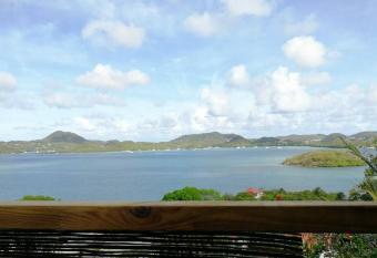 Studio lumineux vue exceptionnelle sur la mer allows 18 year olds to book a room