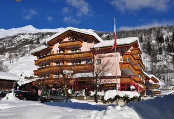 Aktiv- und Genusshotel Alpenblick allows 18 year olds to book a room