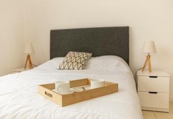 Departamento con cochera en Nordelta allows 18 year olds to book a room