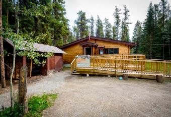 HI Athabasca Falls - Hostel has Balcony rooms