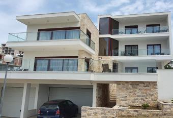 Art   Apartments has Balcony rooms