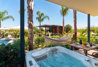 Palmeral Luxury Suites has Balcony rooms