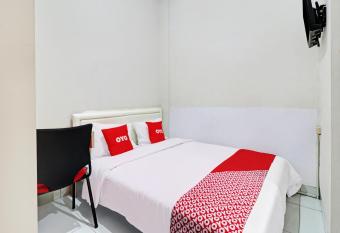 OYO 90452 Pillow Inn allows 18 year olds to book a room