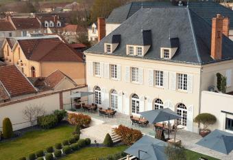 Les Chambres du Champagne Collery allows 18 year olds to book a room
