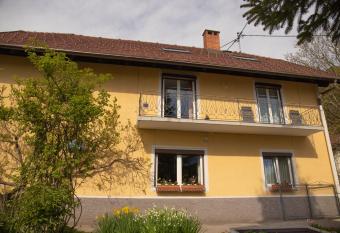 Ferienwohnung Wittenburg allows 18 year olds to book a room