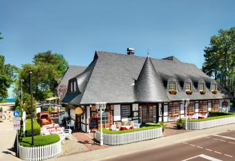 Landhaus Carstens has Balcony rooms