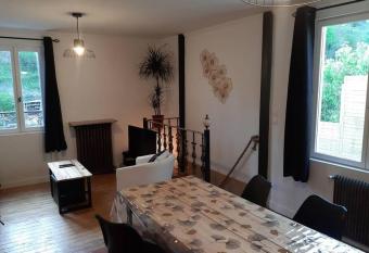 La Petite Maison Dans la Vall  e has Balcony rooms