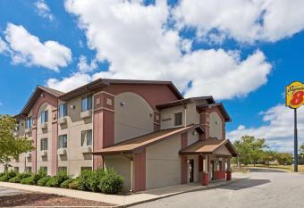 Super 8 by Wyndham Lexington Park/California Area has Smoking rooms