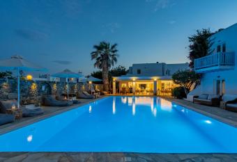 Dionysos Luxury Hotel Mykonos has rooms with a private hot tub