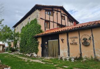 restaurante hotel rural papasol allows 18 year olds to book a room