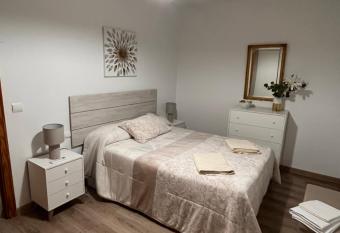 Apartamentos EL PELIGRO allows 18 year olds to book a room