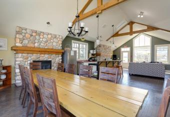 Blue View 5 Chalet has Balcony rooms