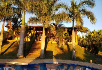 Ch  cara Rancho da Coruja allows 18 year olds to book a room