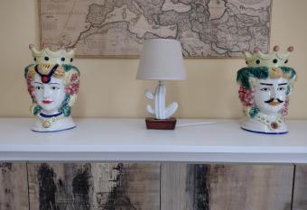 JaMari s Rooms has Balcony rooms