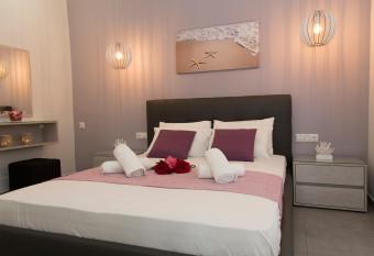 Litinakis Studios has Balcony rooms