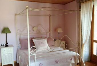 Casa Rosalia has Balcony rooms