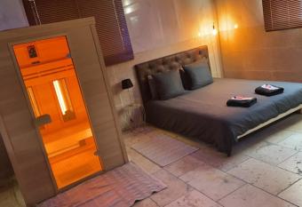 Private room&spa has rooms with a private hot tub