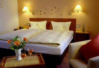 Garni Hotel & Ferienwohnungen Seeschl    chen has Balcony rooms