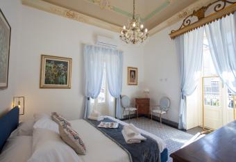 Palazzo d Autore - Luxury Home - Ragusa Centro allows 18 year olds to book a room
