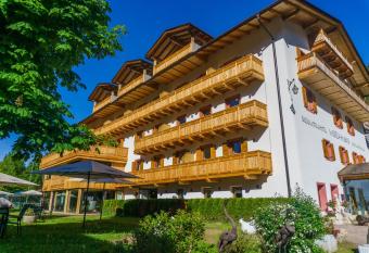 Dolomitenhotel Weisslahnbad has Balcony rooms