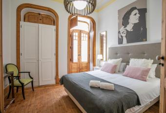 Apartamento ALIAN  A allows 18 year olds to book a room