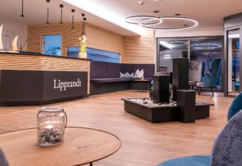 Hotel Lipprandt allows 18 year olds to book a room