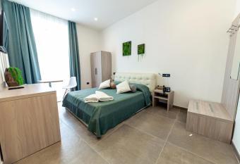 Residenza San Lorenzo has rooms with a private hot tub