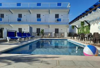 Costa Love Aparta Hotel allows 18 year olds to book a room