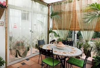 B&B Angelide allows 18 year olds to book a room