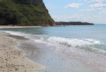 Maison de roche has Balcony rooms