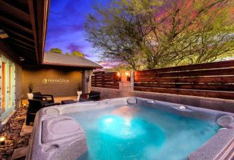Tempe 3BD Home + Heated Pool + Hot Tub has rooms with a private hot tub