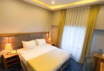 Grand Midway Hotel allows 18 year olds to book a room