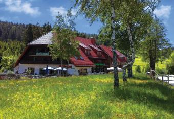 Pension M  hlencaf   allows 18 year olds to book a room