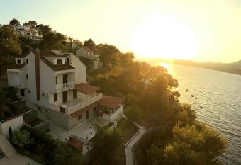 Vacation Home Nusha has Balcony rooms