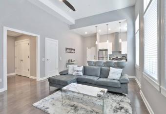 New Modernlux Best Otr Condo Park Onsite has Balcony rooms