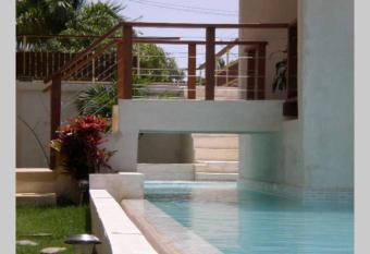 OKAINA 2 has rooms with a private hot tub