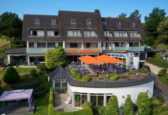 Hotel Panorama allows 18 year olds to book a room