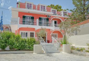 Chryssa Studios has Balcony rooms