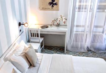 Hotel Ambasciata allows 18 year olds to book a room