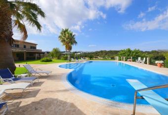 Els Mitjans has Balcony rooms