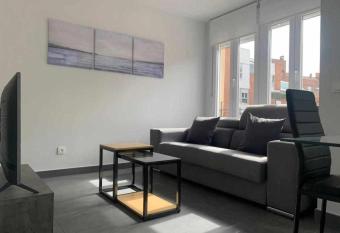 Ram  n y Cajal SUITES DE LUXE allows 18 year olds to book a room