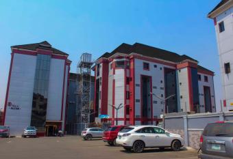 Hilton Leisure Resort allows 18 year olds to book a room