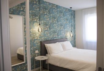 Bloom Apartments has Balcony rooms